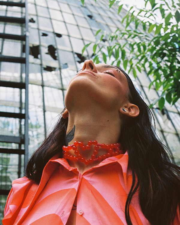 RED HEART CHOKER